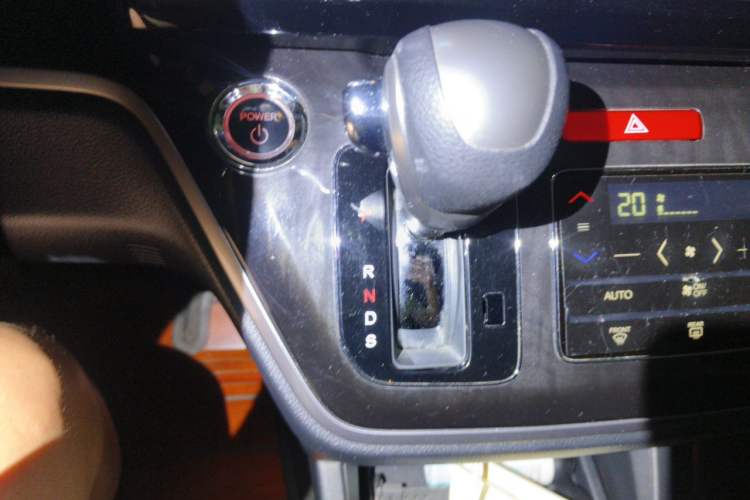 Used Honda Elysion 2019 2.0L Hybrid Luxury Edition Gear Lever