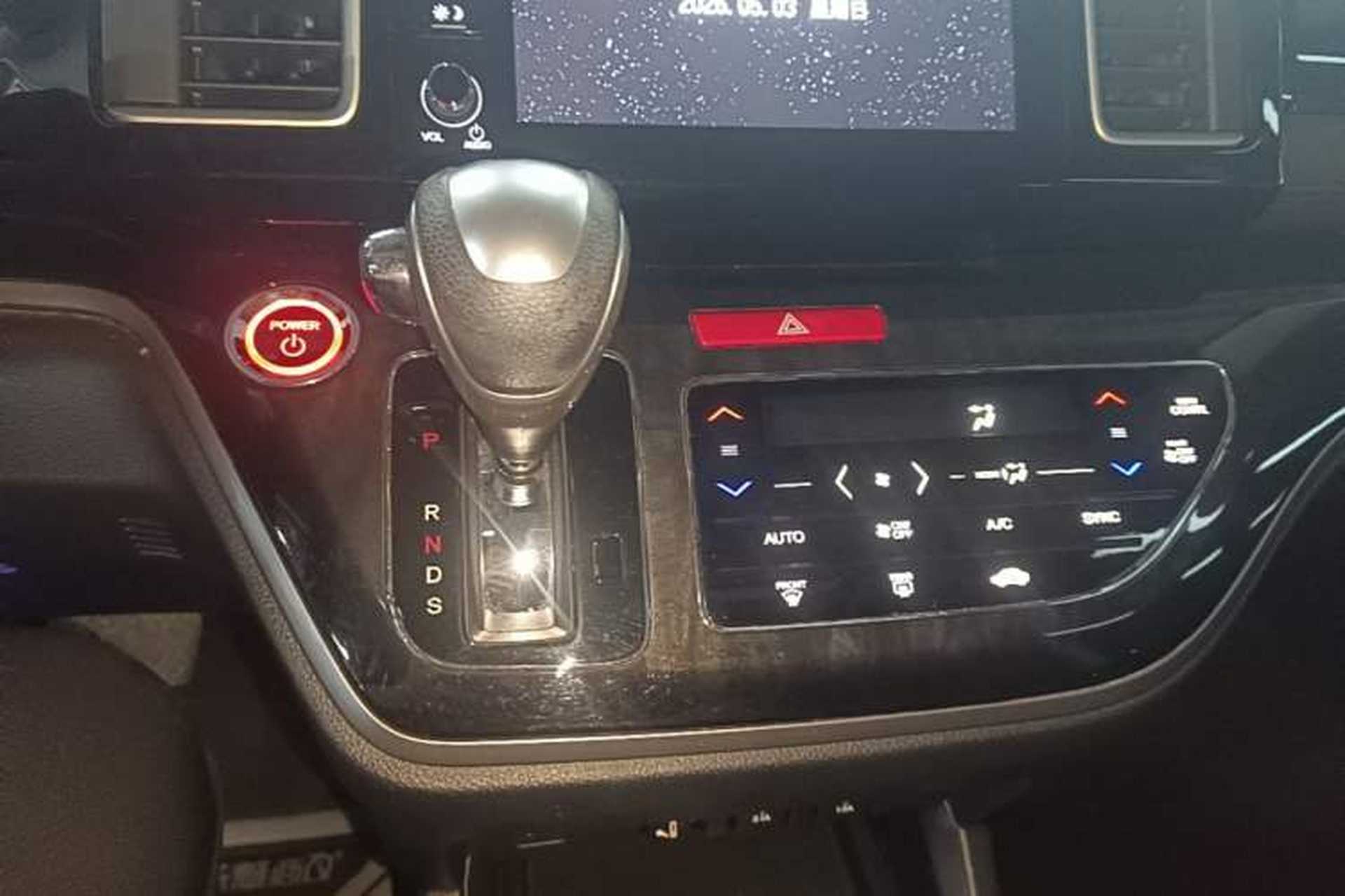 Used Honda Elysion 2019 2.0L Hybrid Luxury Edition Gear Lever