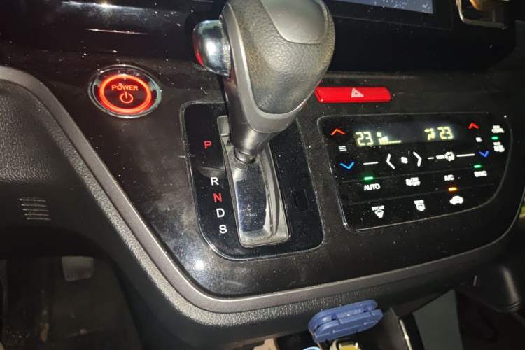 Used Honda Elysion 2019 2.0L Hybrid Supreme Edition Gear Lever