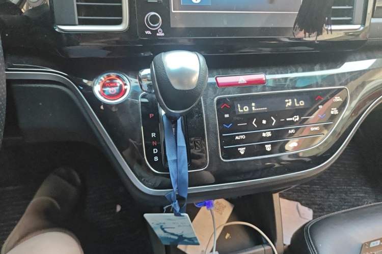 Used Honda Elysion 2019 2.0L Hybrid Luxury Edition Gear Lever