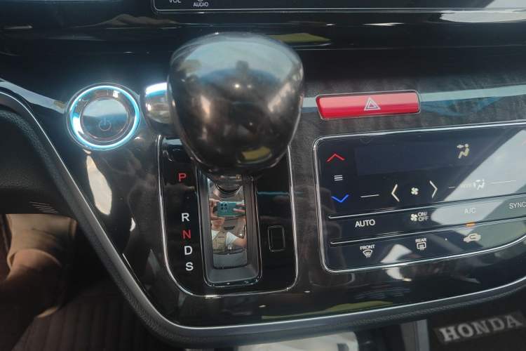 Used Honda Elysion 2019 2.0L Hybrid Luxury Edition Gear Lever
