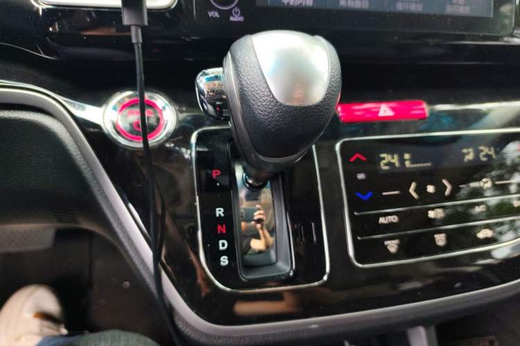 Used Honda Elysion 2019 2.0L Hybrid Luxury Edition Gear Lever