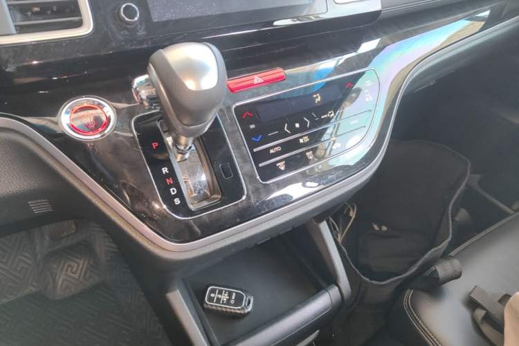 Used Honda Elysion 2019 2.0L Hybrid Supreme Edition Gear Lever