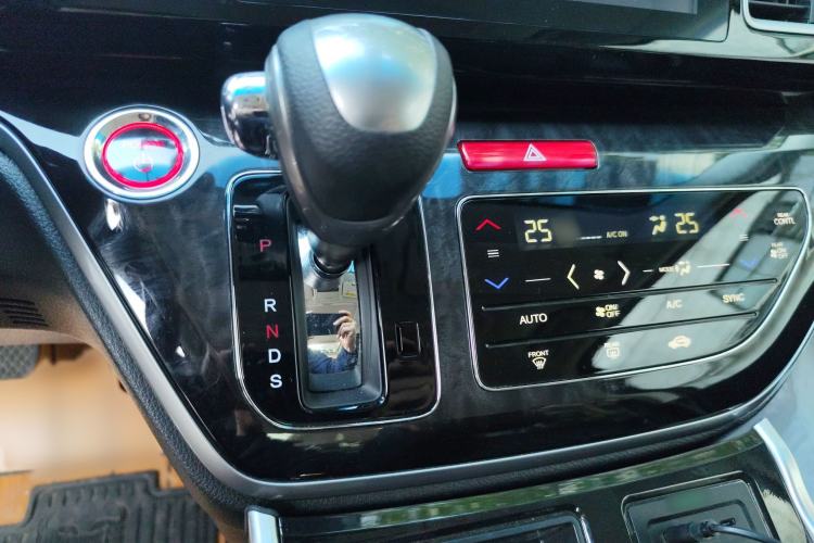 Used Honda Elysion 2019 2.0L Hybrid Luxury Edition Gear Lever