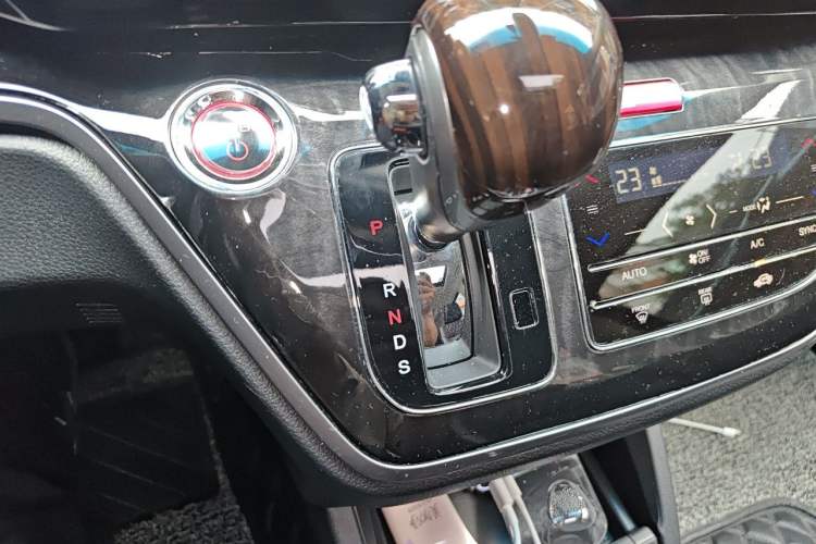 Used Honda Elysion 2019 2.0L Hybrid Supreme Edition Gear Lever