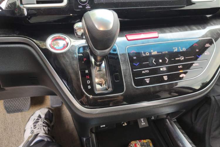 Used Honda Elysion 2019 2.0L Hybrid Luxury Edition Gear Lever
