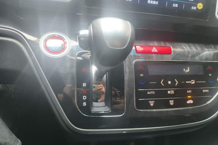 Used Honda Elysion 2019 2.0L Hybrid Supreme Edition Gear Lever