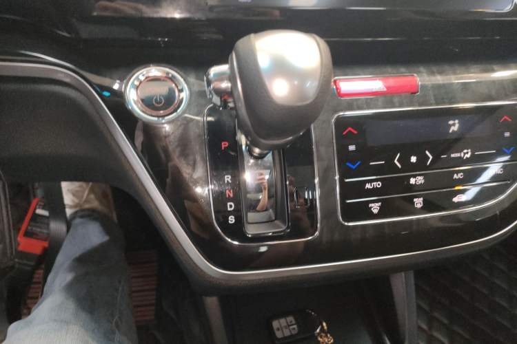 Used Honda Elysion 2019 2.0L Hybrid Comfort Edition Gear Lever