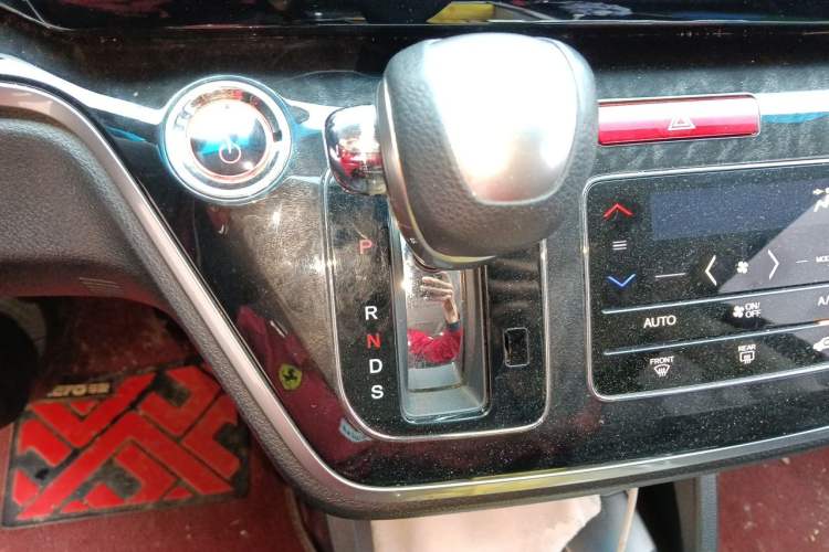 Used Honda Elysion 2019 2.0L Hybrid Supreme Edition Gear Lever