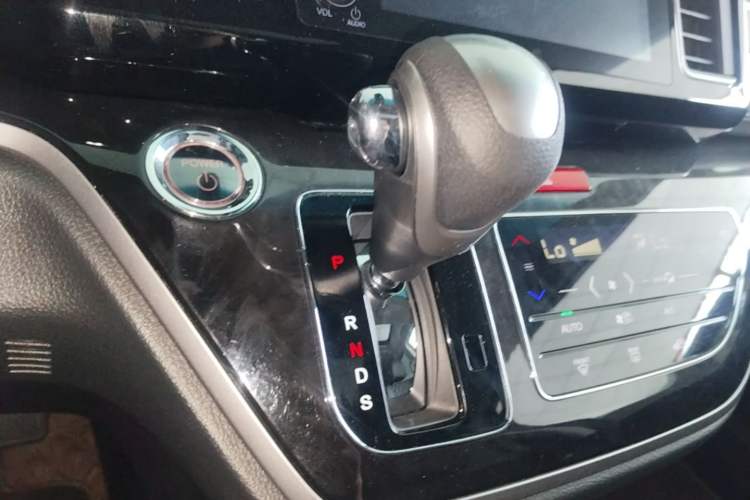 Used Honda Elysion 2019 2.0L Hybrid Comfort Edition Gear Lever