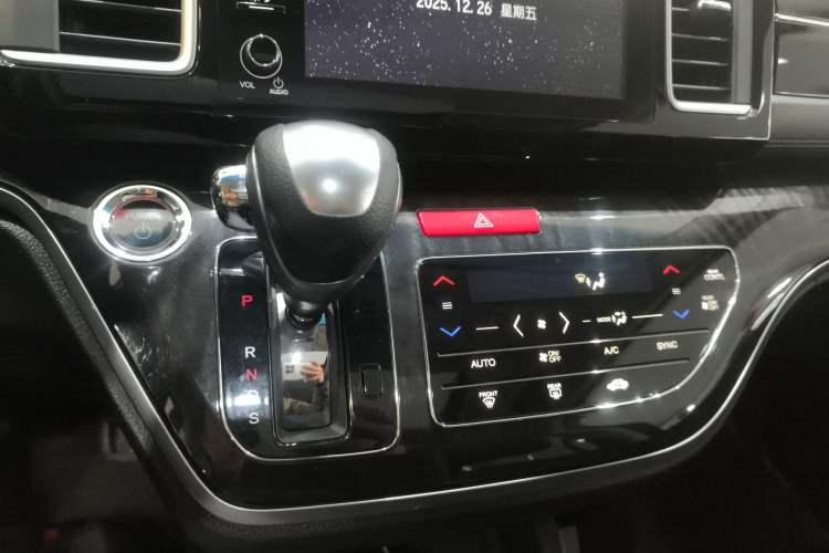 Used Honda Elysion 2019 2.0L Hybrid Luxury Edition Gear Lever