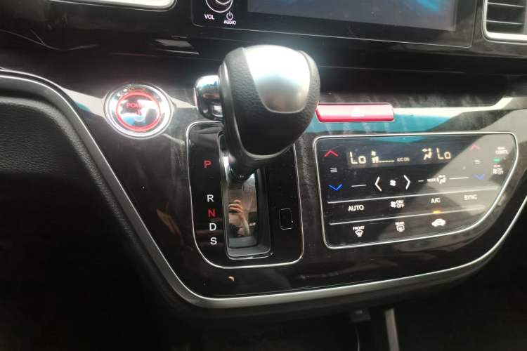 Used Honda Elysion 2019 2.0L Hybrid Luxury Edition Gear Lever