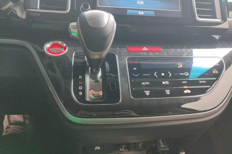 Used Honda Elysion 2019 2.0L Hybrid Supreme Edition Gear Lever