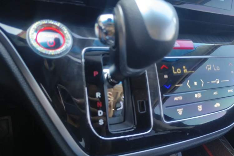 Used Honda Elysion 2019 2.0L Hybrid Luxury Edition Gear Lever