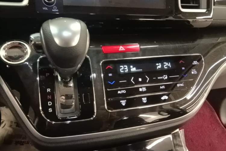 Used Honda Elysion 2019 2.0L Hybrid Luxury Edition Gear Lever