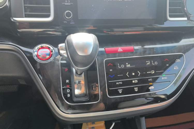 Used Honda Elysion 2019 2.0L Hybrid Comfort Edition Gear Lever