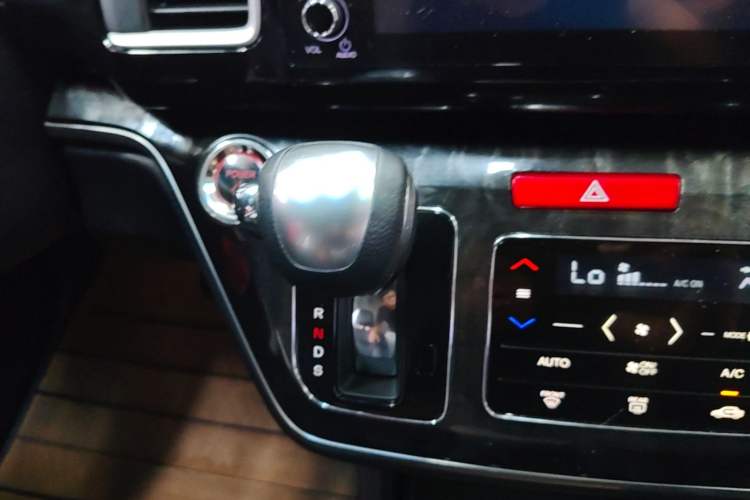 Used Honda Elysion 2019 2.0L Hybrid Luxury Edition Gear Lever
