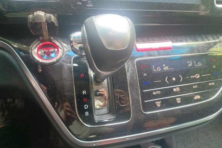 Used Honda Elysion 2019 2.0L Hybrid Supreme Edition Gear Lever