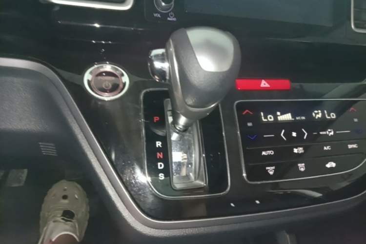 Used Honda Elysion 2019 2.0L Hybrid Luxury Edition Gear Lever