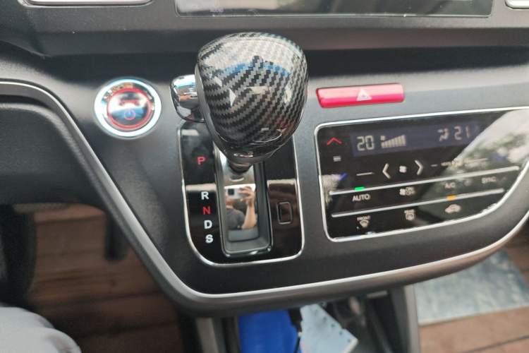 Used Honda Elysion 2019 2.0L Hybrid Luxury Edition Gear Lever