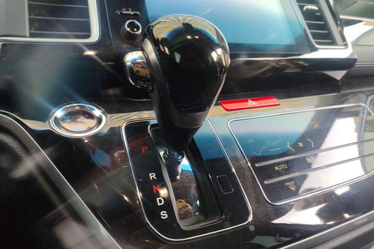 Used Honda Elysion 2019 2.0L Hybrid Luxury Edition Gear Lever