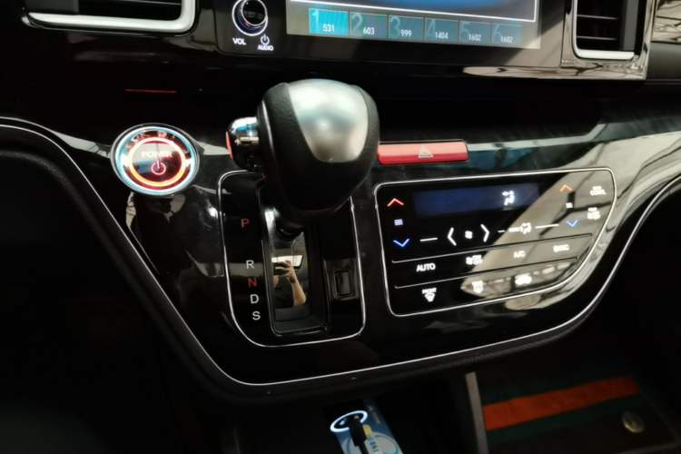 Used Honda Elysion 2019 2.0L Hybrid Luxury Edition Gear Lever