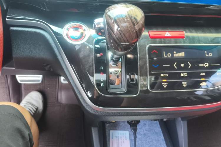 Used Honda Elysion 2019 2.0L Hybrid Supreme Edition Gear Lever