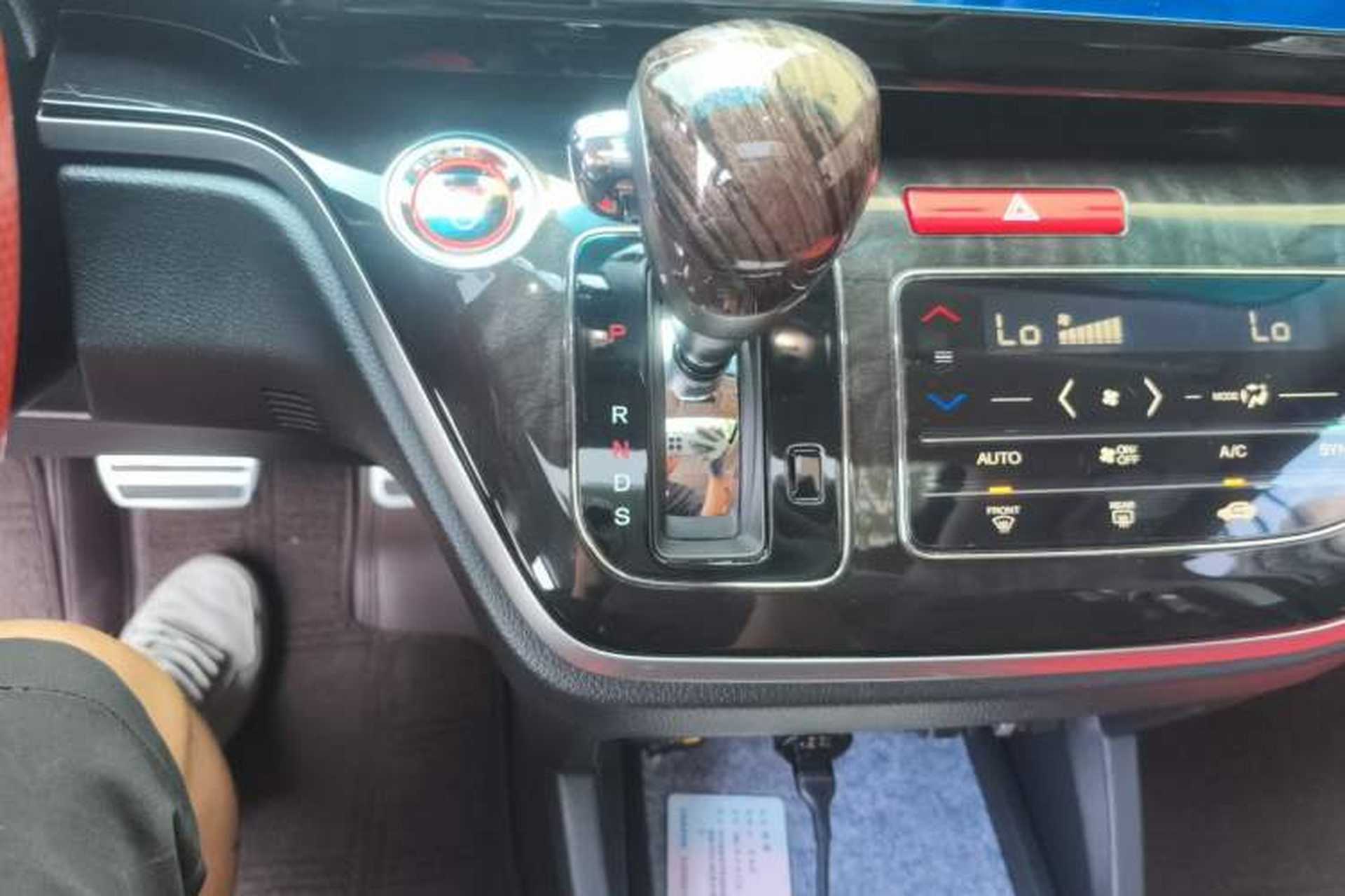 Used Honda Elysion 2019 2.0L Hybrid Supreme Edition Gear Lever