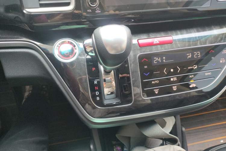 Used Honda Elysion 2019 2.0L Hybrid Luxury Edition Gear Lever