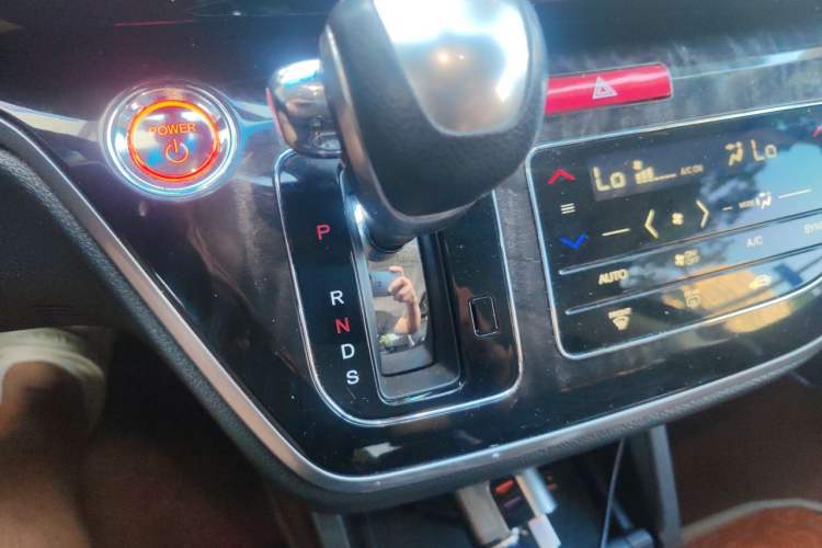Used Honda Elysion 2019 2.0L Hybrid Luxury Edition Gear Lever