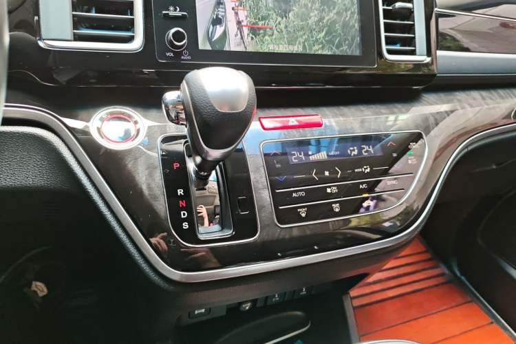 Used Honda Elysion 2019 2.0L Hybrid Luxury Edition Gear Lever
