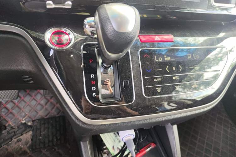 Used Honda Elysion 2019 2.0L Hybrid Comfort Edition Gear Lever