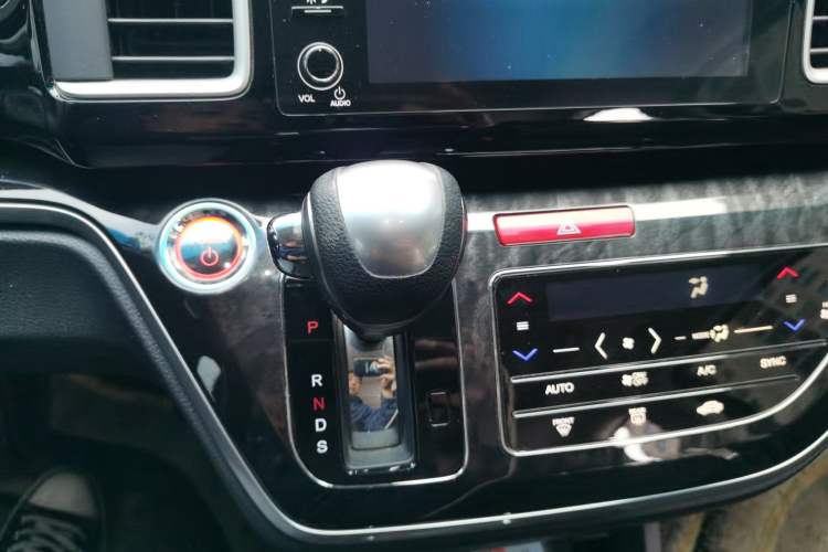 Used Honda Elysion 2019 2.0L Hybrid Luxury Edition Gear Lever