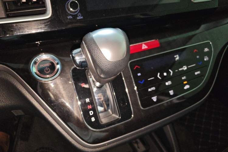 Used Honda Elysion 2019 2.0L Hybrid Luxury Edition Gear Lever