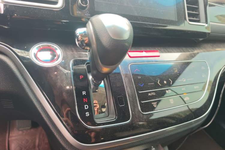 Used Honda Elysion 2019 2.0L Hybrid Luxury Edition Gear Lever