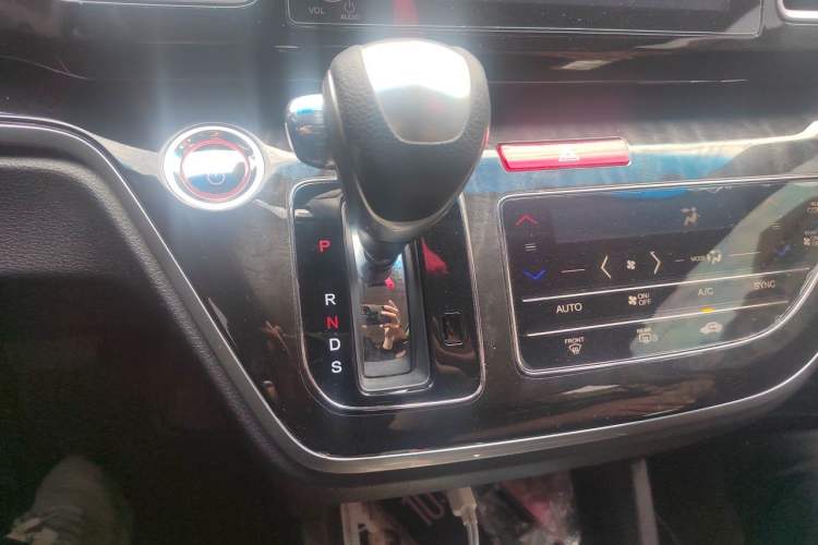 Used Honda Elysion 2019 2.0L Hybrid Luxury Edition Gear Lever