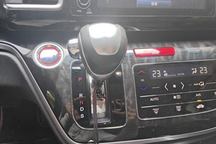 Used Honda Elysion 2019 2.0L Hybrid Luxury Edition Gear Lever