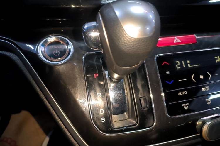 Used Honda Elysion 2019 2.0L Hybrid Supreme Edition Gear Lever