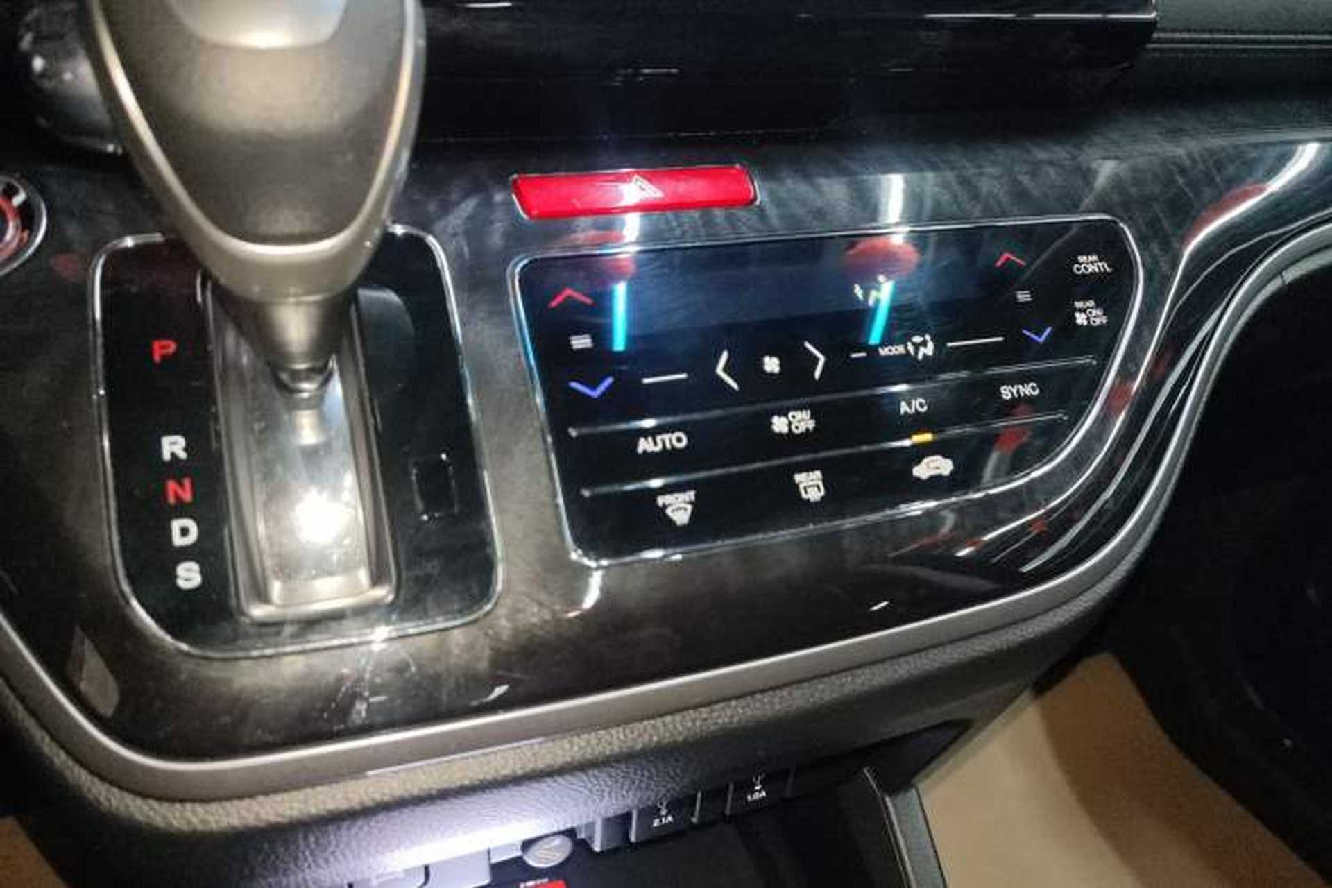 Used Honda Elysion 2019 2.0L Hybrid Luxury Edition Gear Lever