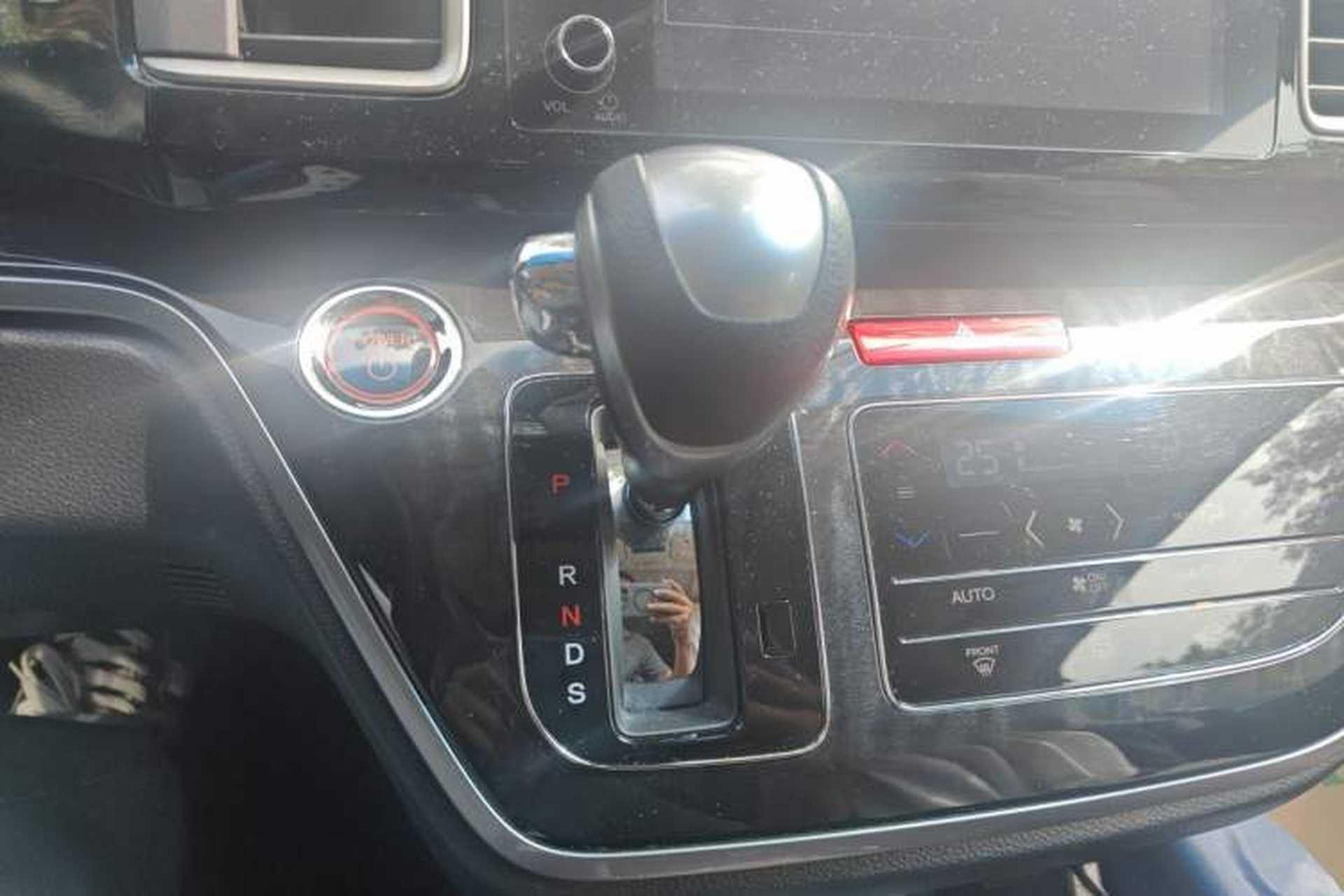 Used Honda Elysion 2019 2.0L Hybrid Luxury Edition Gear Lever