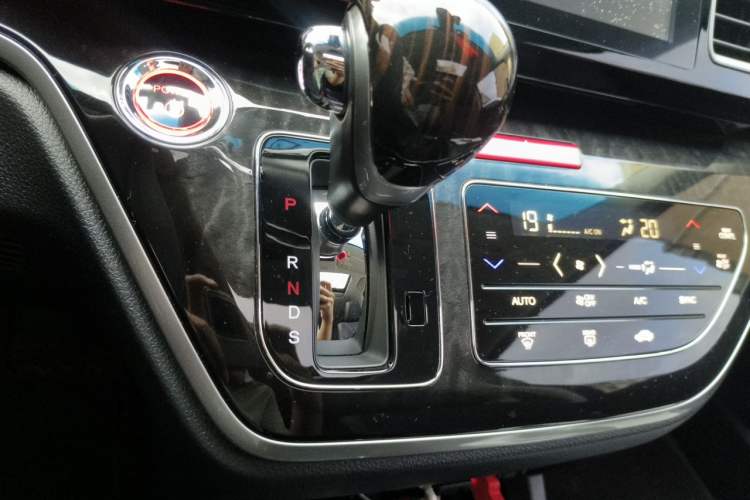 Used Honda Elysion 2019 2.0L Hybrid Luxury Edition Gear Lever