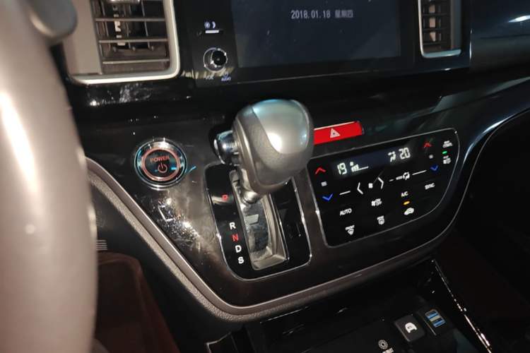 Used Honda Elysion 2019 2.0L Hybrid Luxury Edition Gear Lever