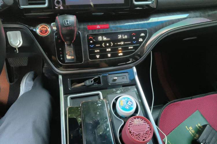 Used Honda Elysion 2019 2.0L Hybrid Luxury Edition Gear Lever