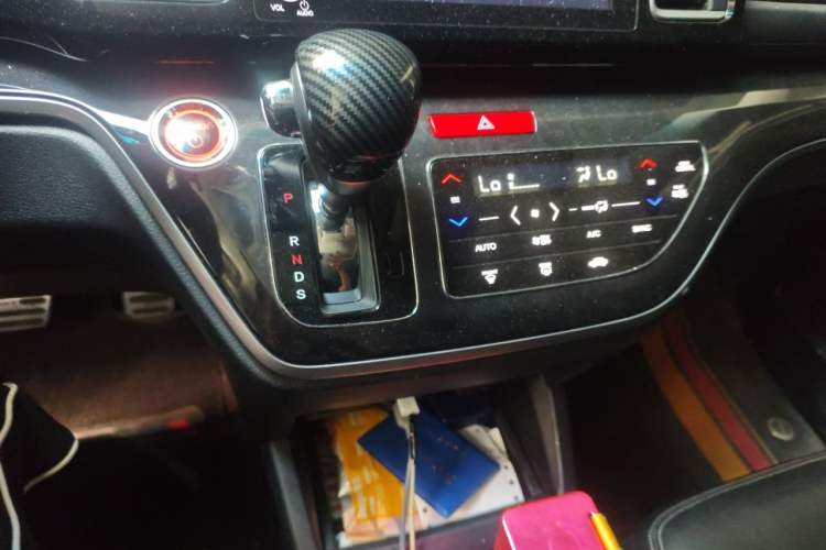 Used Honda Elysion 2019 2.0L Hybrid Supreme Edition Gear Lever
