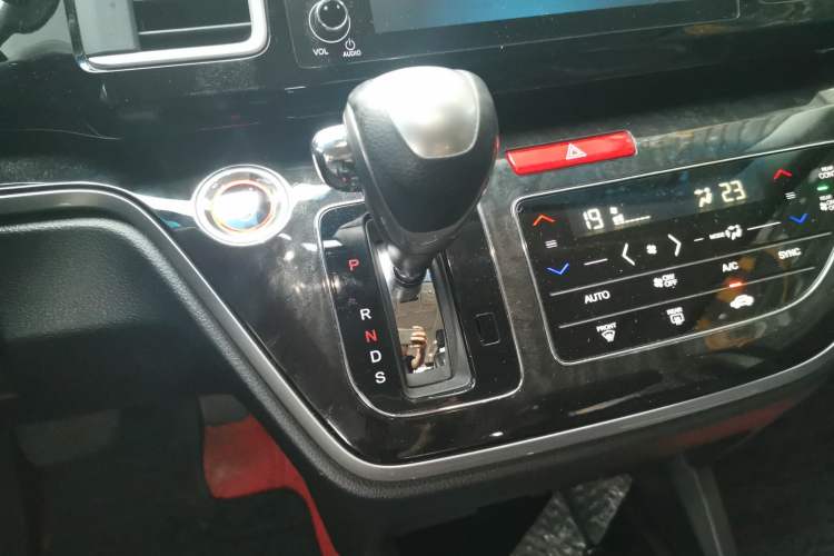 Used Honda Elysion 2019 2.0L Hybrid Luxury Edition Gear Lever