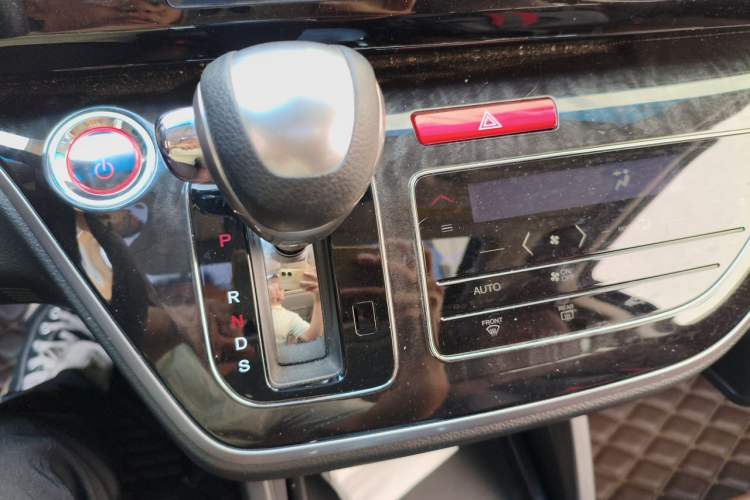 Used Honda Elysion 2019 2.0L Hybrid Comfort Edition Gear Lever