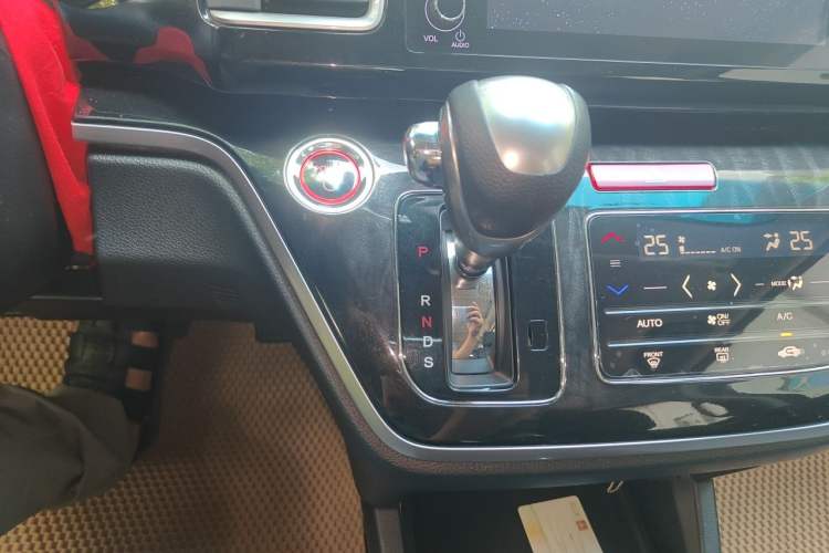 Used Honda Elysion 2019 2.0L Hybrid Luxury Edition Gear Lever