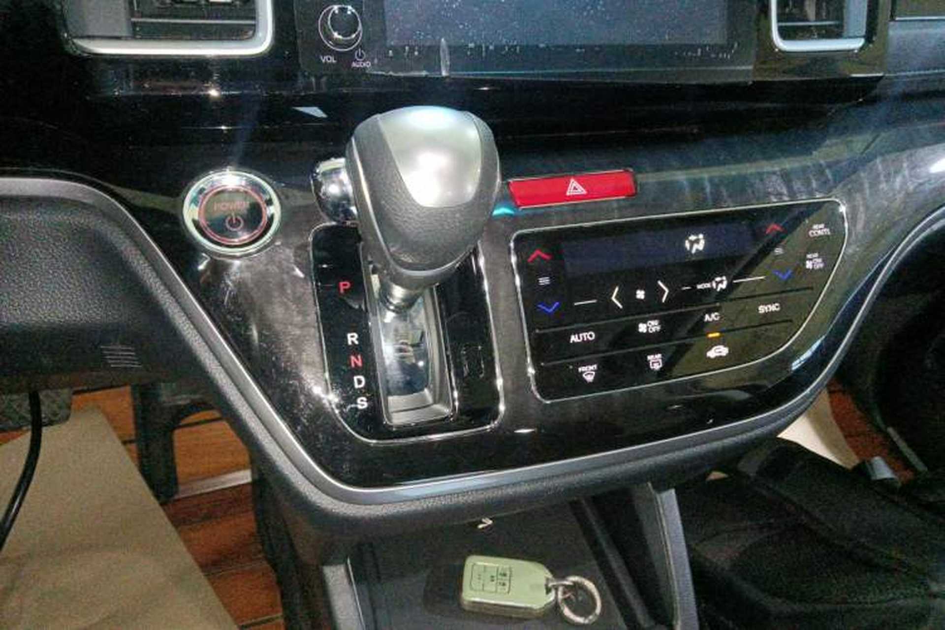 Used Honda Elysion 2019 2.0L Hybrid Luxury Edition Gear Lever