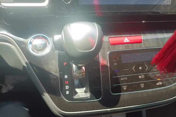 Used Honda Elysion 2019 2.0L Hybrid Supreme Edition Gear Lever