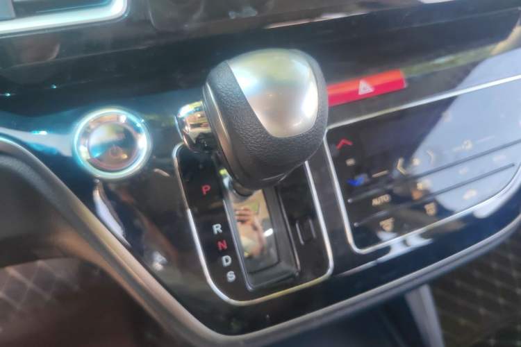 Used Honda Elysion 2019 2.0L Hybrid Luxury Edition Gear Lever